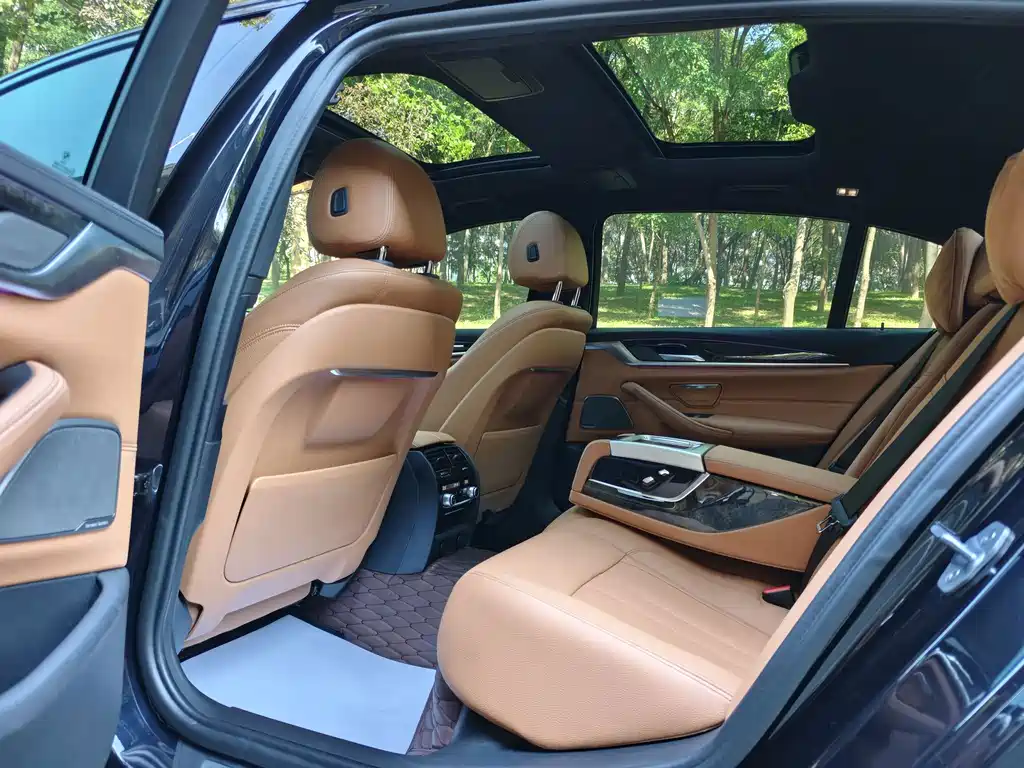 BMW 5 Series — миниатюра 21