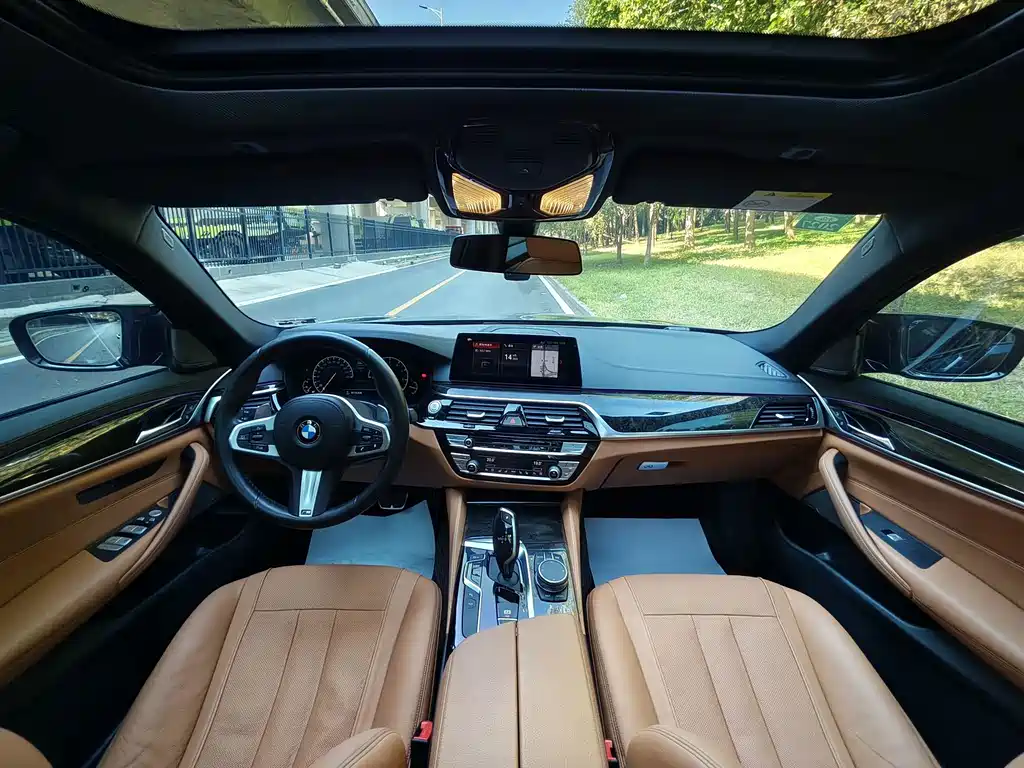 BMW 5 Series — миниатюра 30