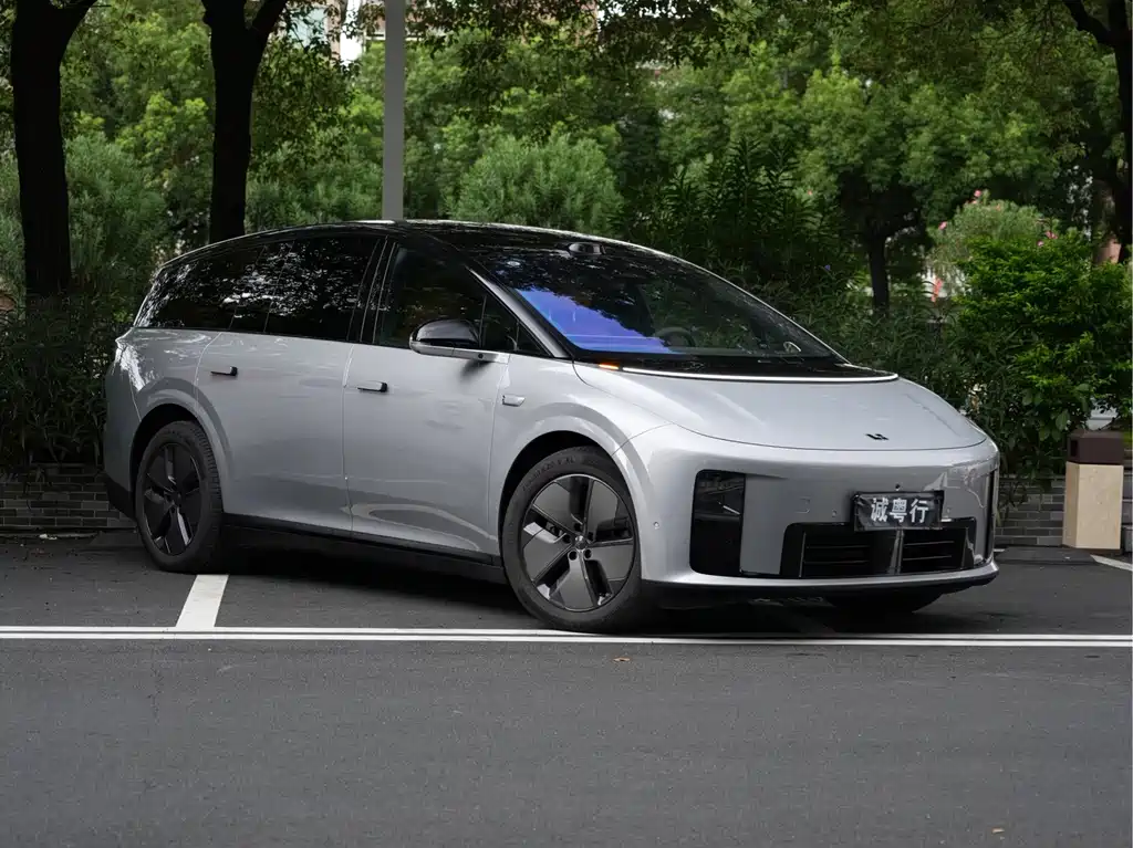 Li Auto Идеальный I8