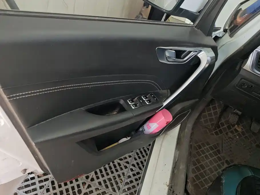 Geely Vision X3 — миниатюра 7