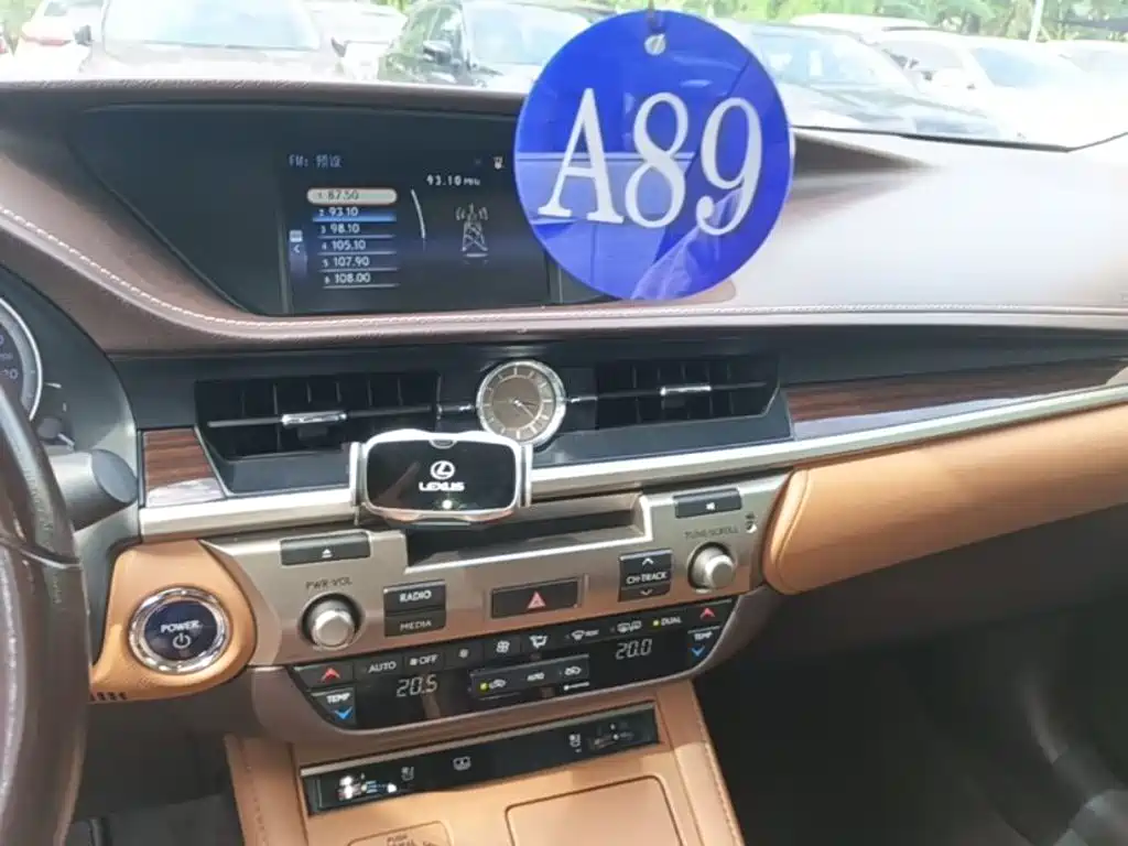 Lexus ES — миниатюра 13
