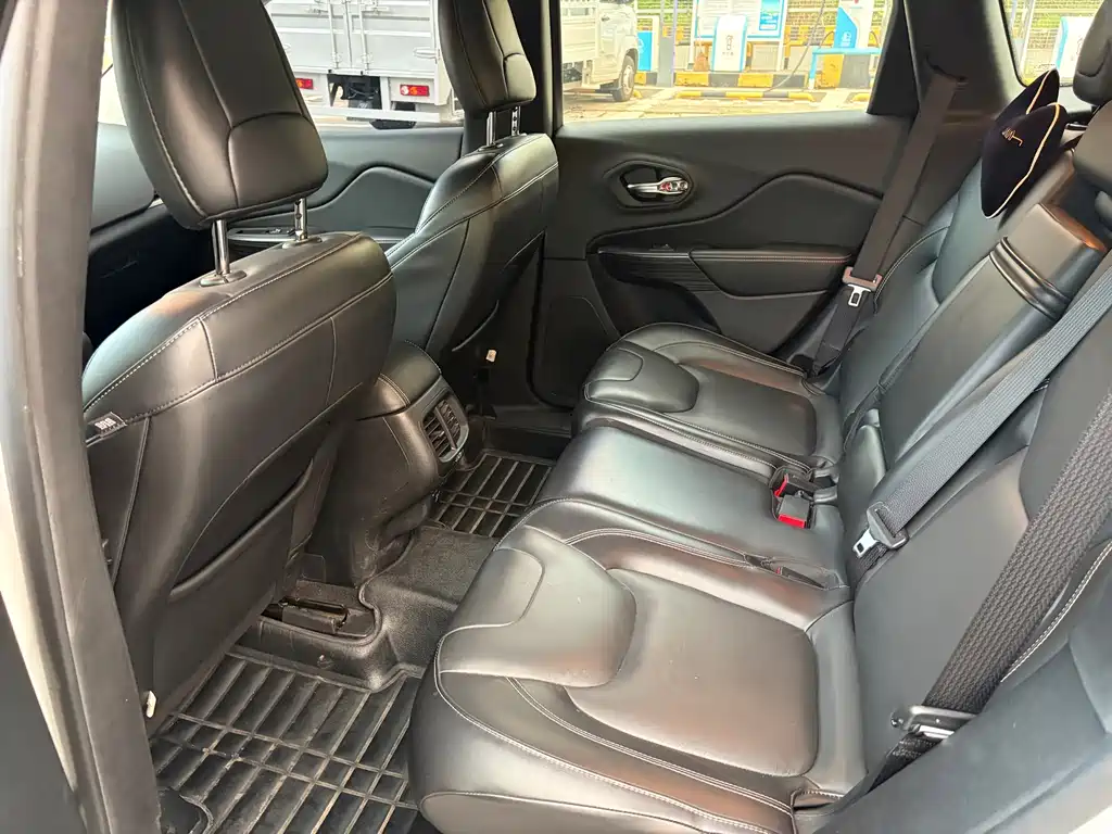 Jeep Cherokee — миниатюра 5
