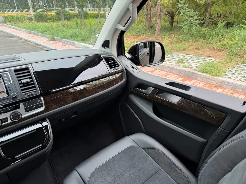 Volkswagen Multivan — миниатюра 10