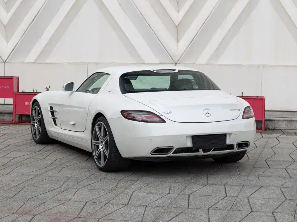 Mercedes-Benz SLS AMG — миниатюра 6