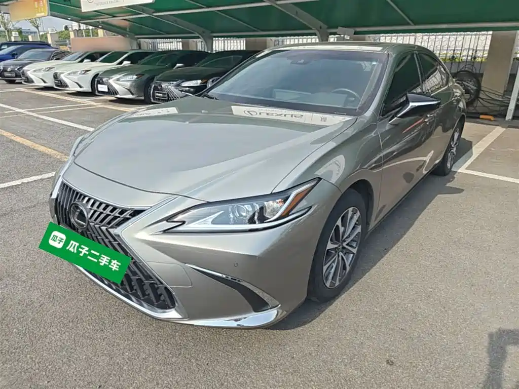 Lexus ES 2022