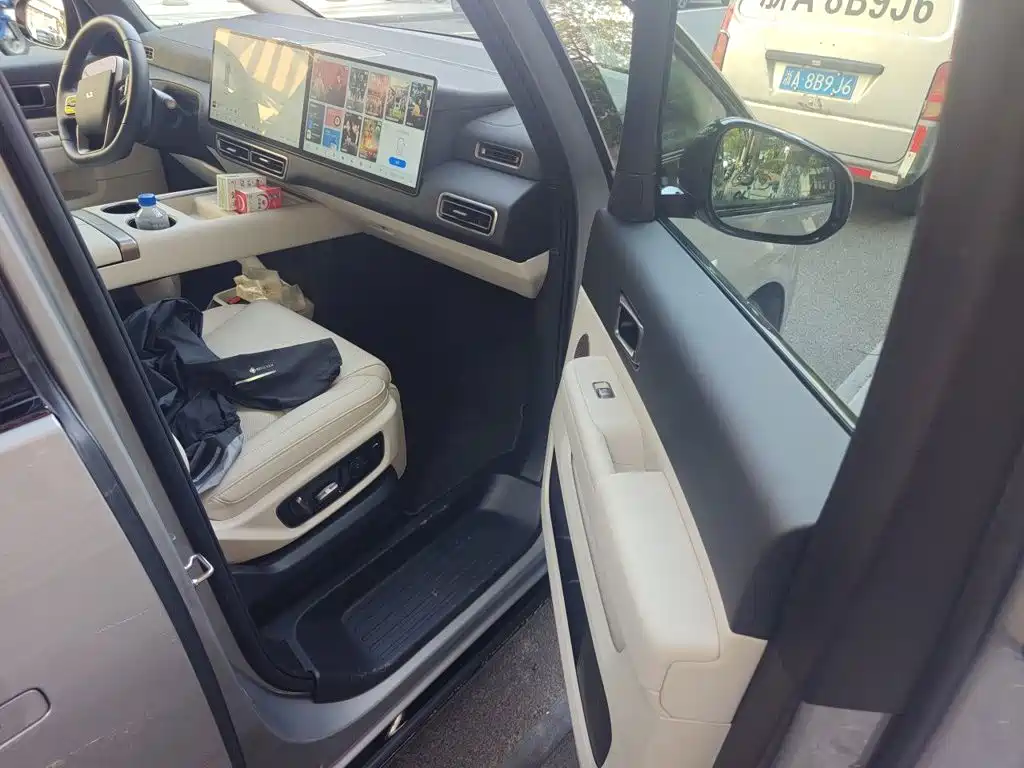 Li Auto Li MEGA — миниатюра 19