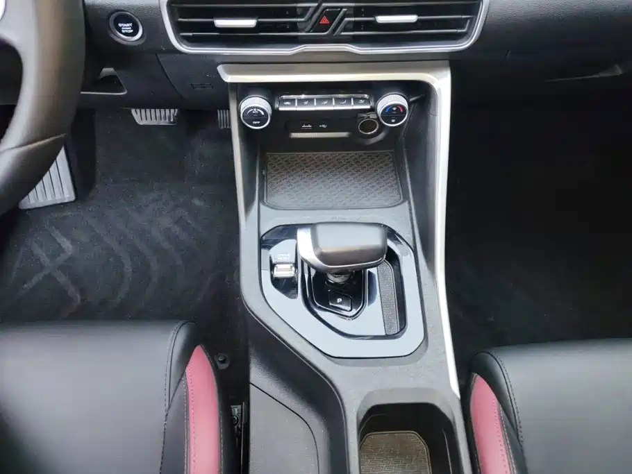 Geely Binyue — миниатюра 16