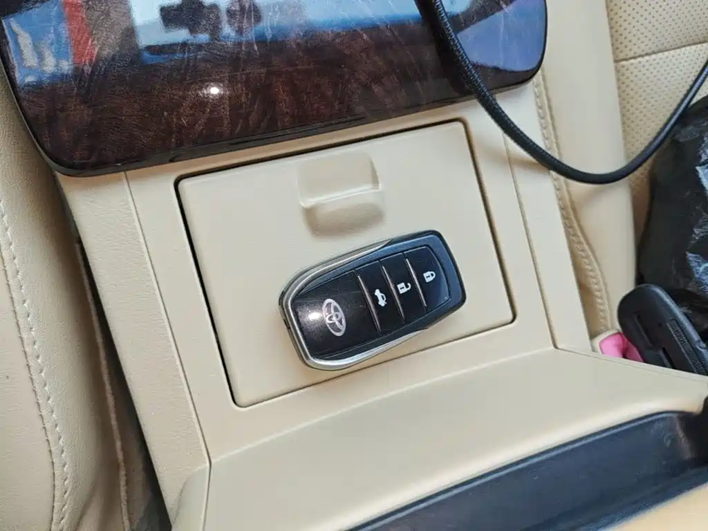 Toyota Camry — миниатюра 9