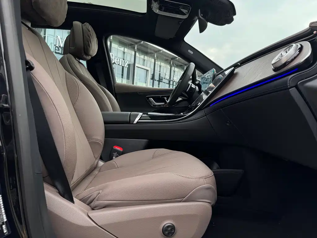 Mercedes-Benz EQE SUV — миниатюра 14