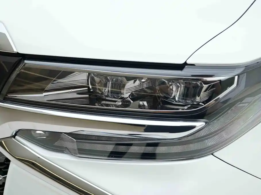 Toyota Alphard — миниатюра 15
