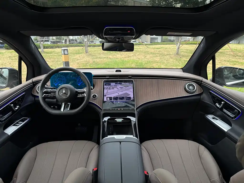 Mercedes-Benz EQE SUV — миниатюра 15