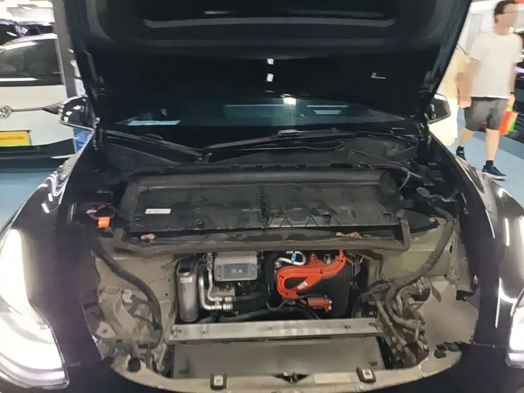Tesla Model Y — миниатюра 20