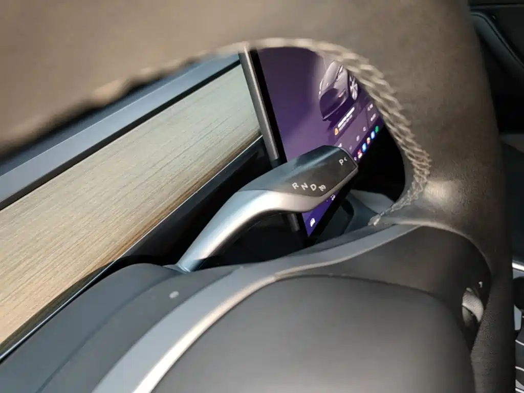 Tesla Model Y — миниатюра 14