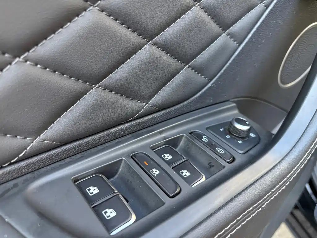 Hongqi Hongqi HS7 — миниатюра 9