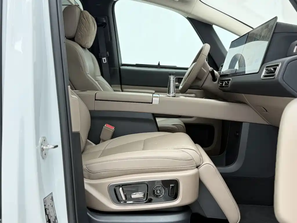Li Auto Li MEGA — миниатюра 20