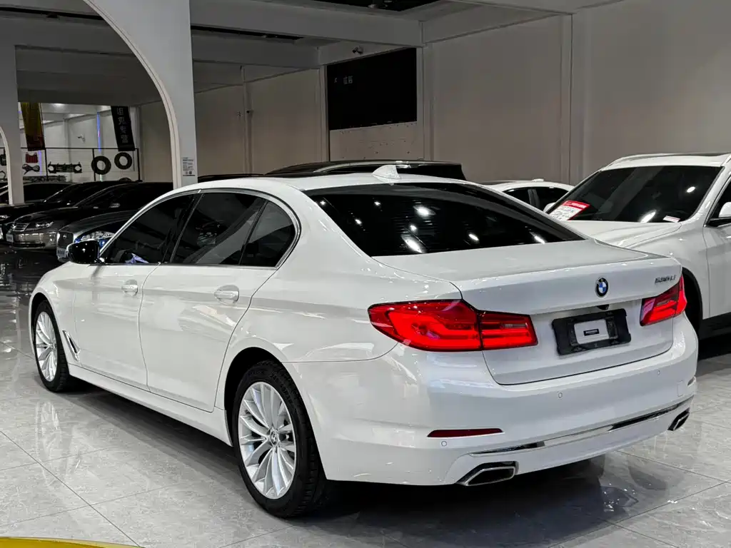 BMW 5 Series — миниатюра 4