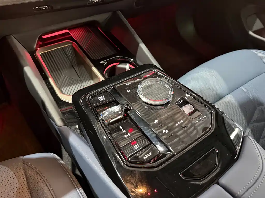 BMW 5 Series — миниатюра 16