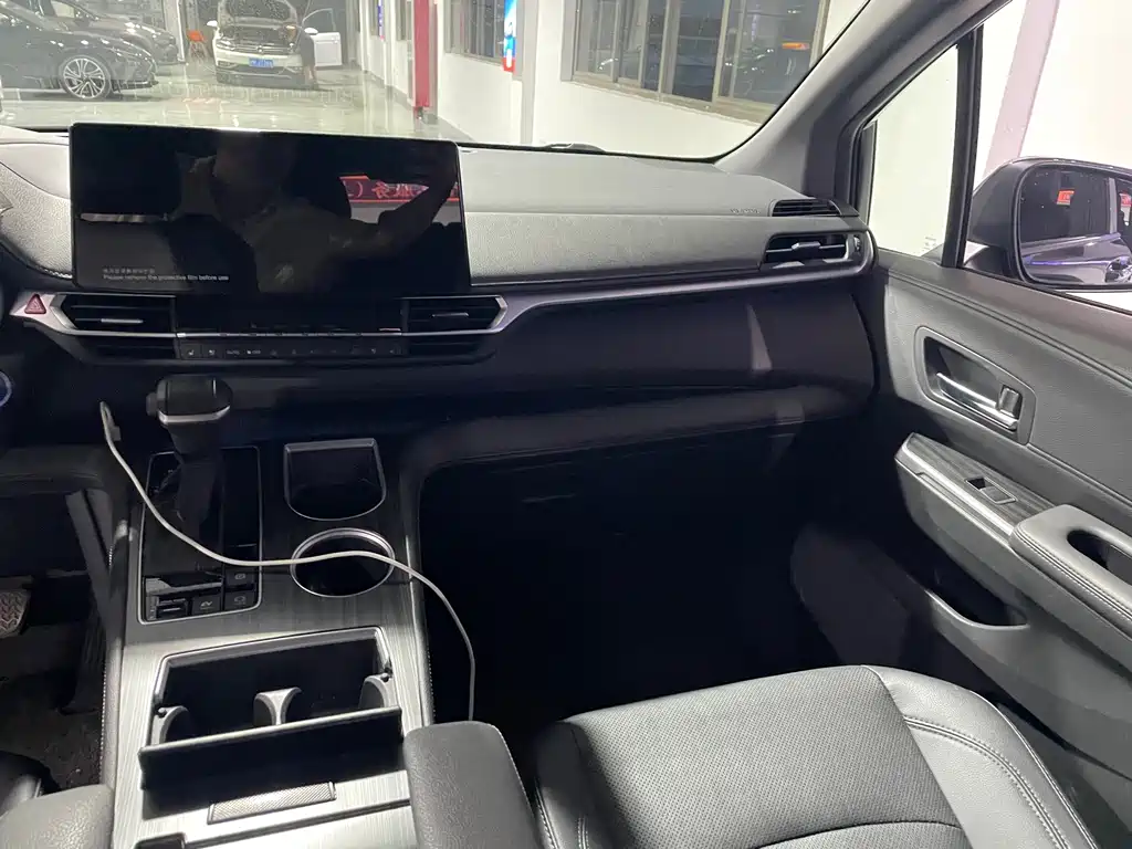 Toyota Sienna — миниатюра 16
