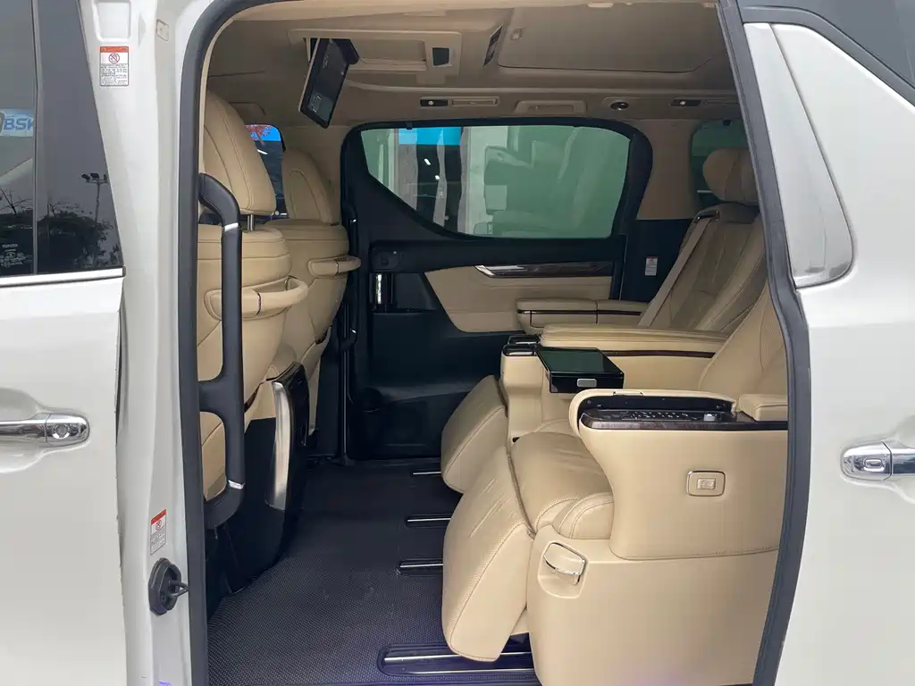 Toyota Vellfire — миниатюра 15