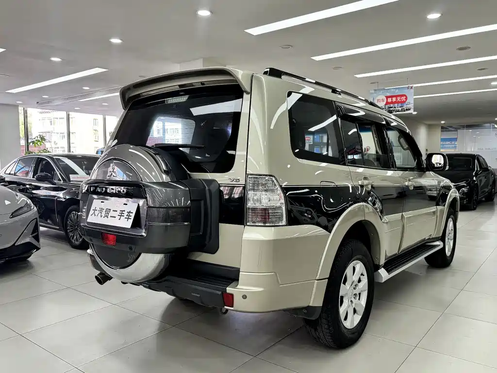 Mitsubishi Pajero (Import) — миниатюра 4