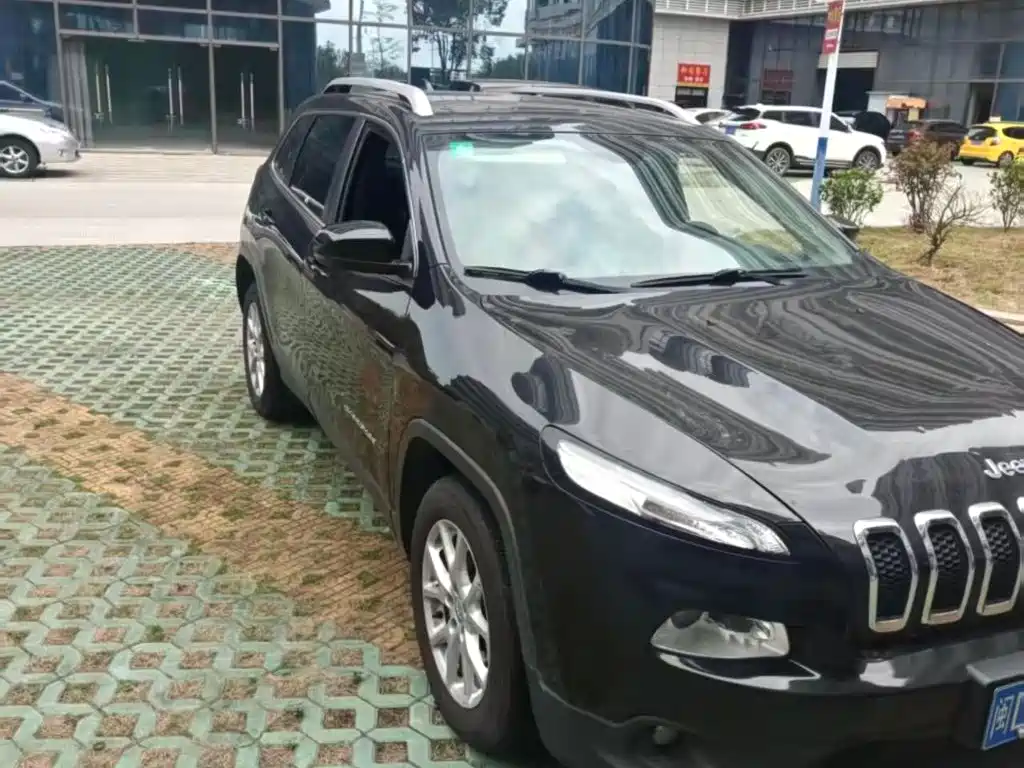 Jeep Cherokee — миниатюра 2