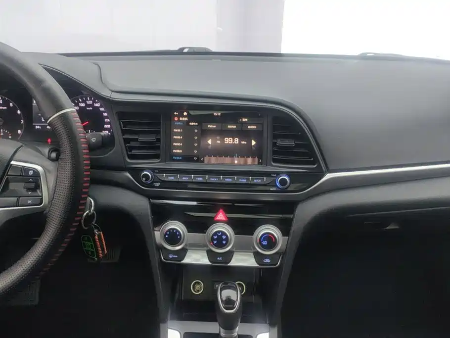 Hyundai Elantra — миниатюра 13
