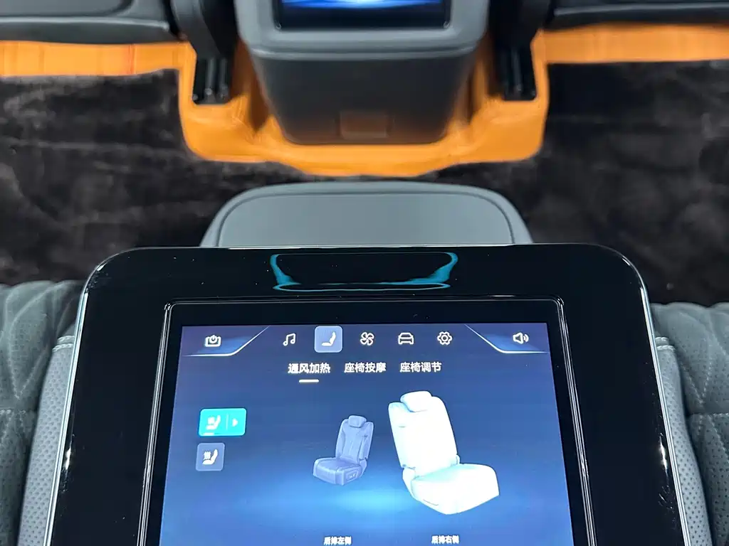 Yangwang Yangwang U8 — миниатюра 20