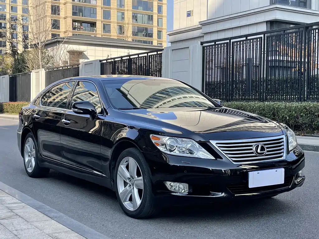 Lexus LS — миниатюра 3