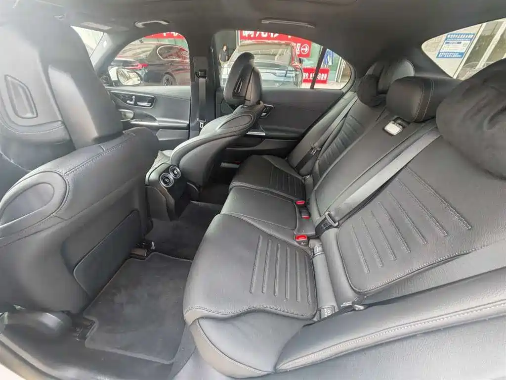 Mercedes-Benz C-Class — миниатюра 6