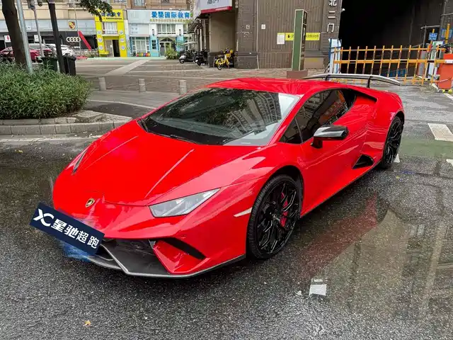 LAMBORGHINI HURACÁN