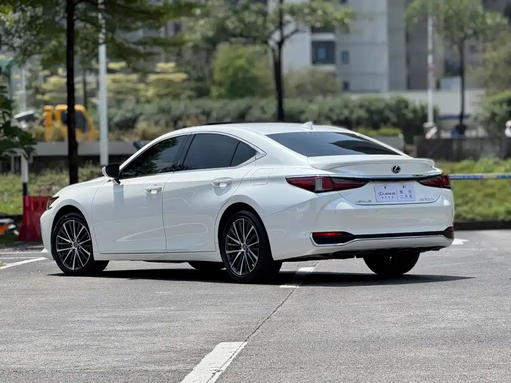 Lexus ES — миниатюра 4
