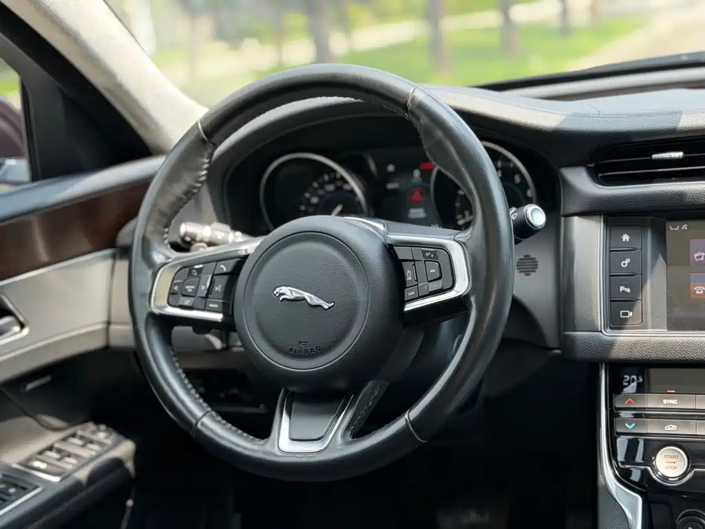 Jaguar XFL — миниатюра 10