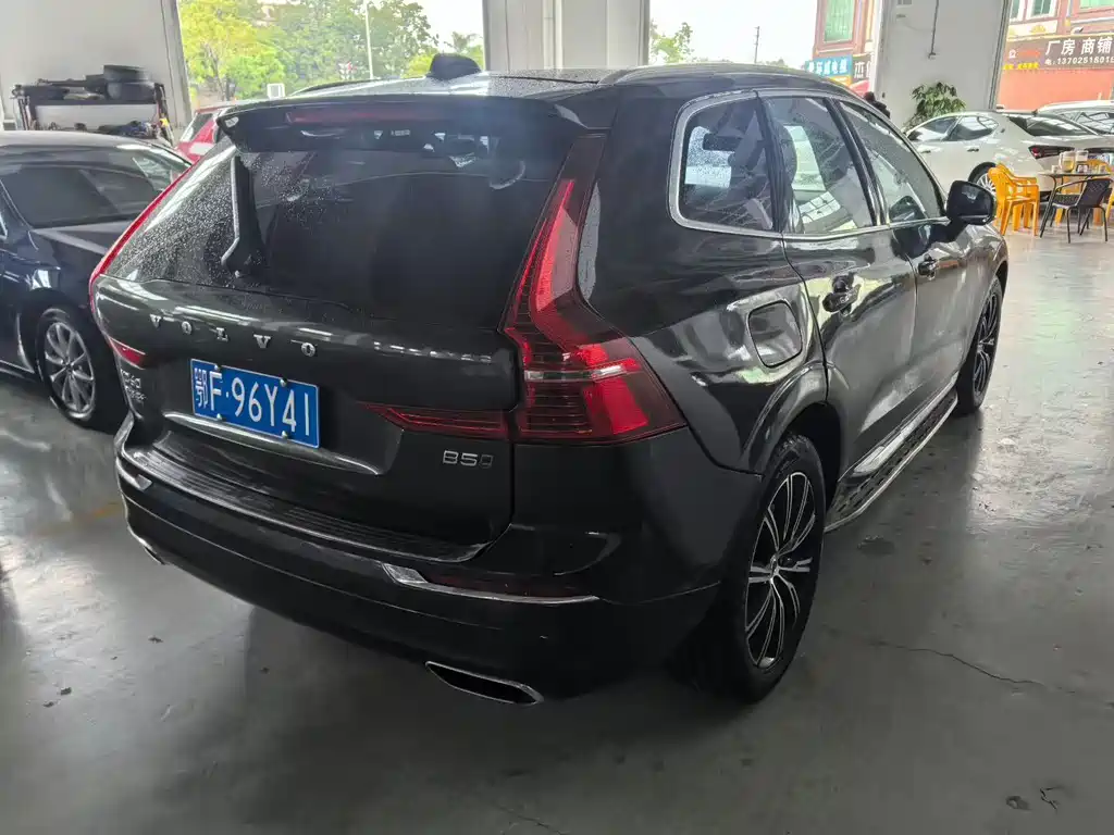 Volvo XC60 - фото 8