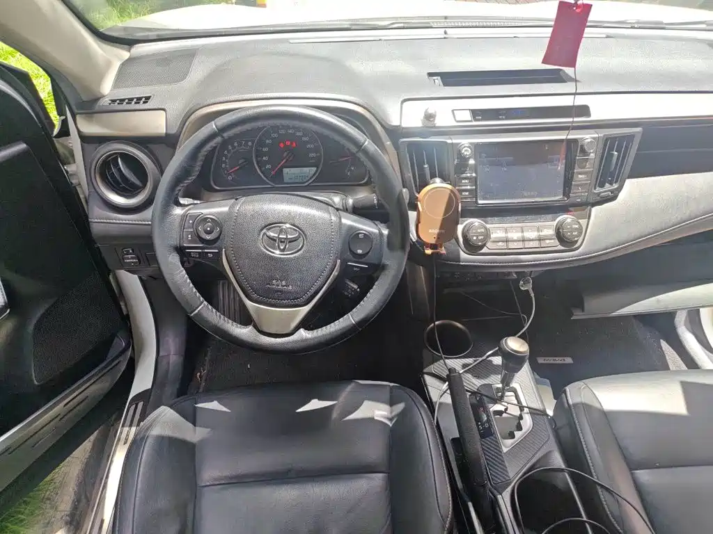 Toyota RAV4 — миниатюра 3