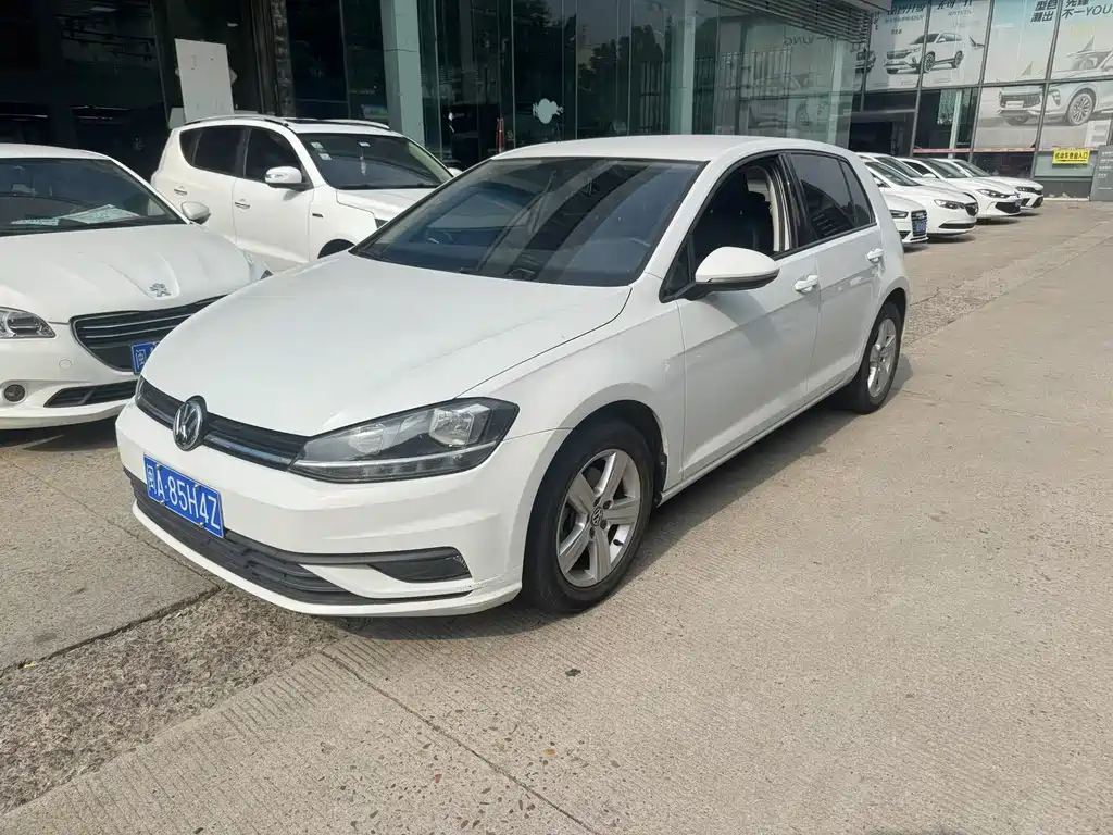 VOLKSWAGEN GOLF