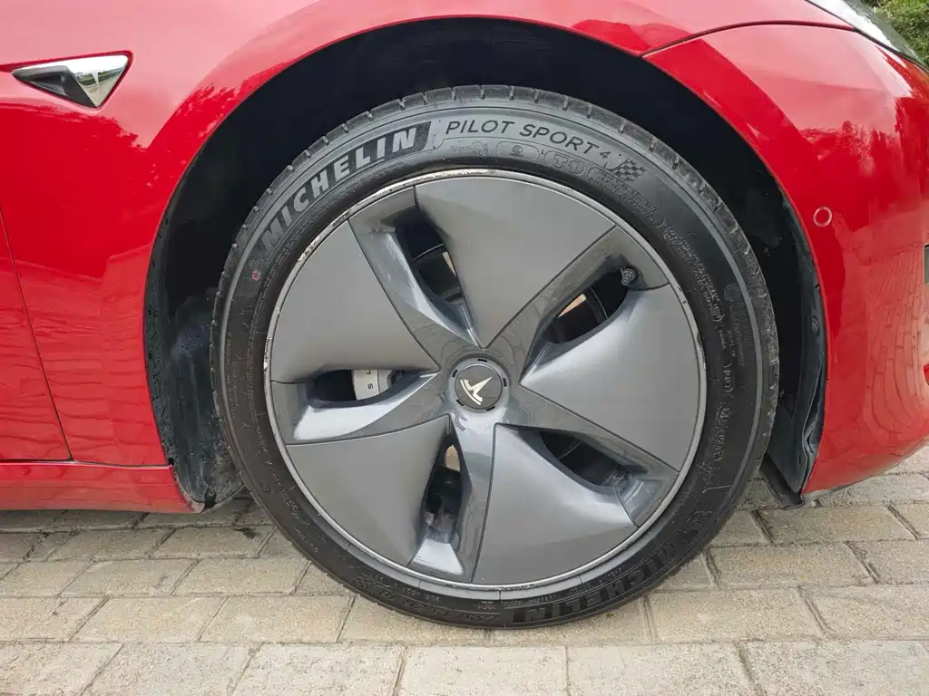 Tesla Model 3 — миниатюра 15