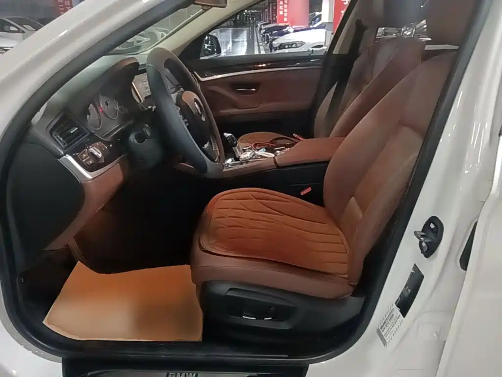 BMW 5 Series — миниатюра 15
