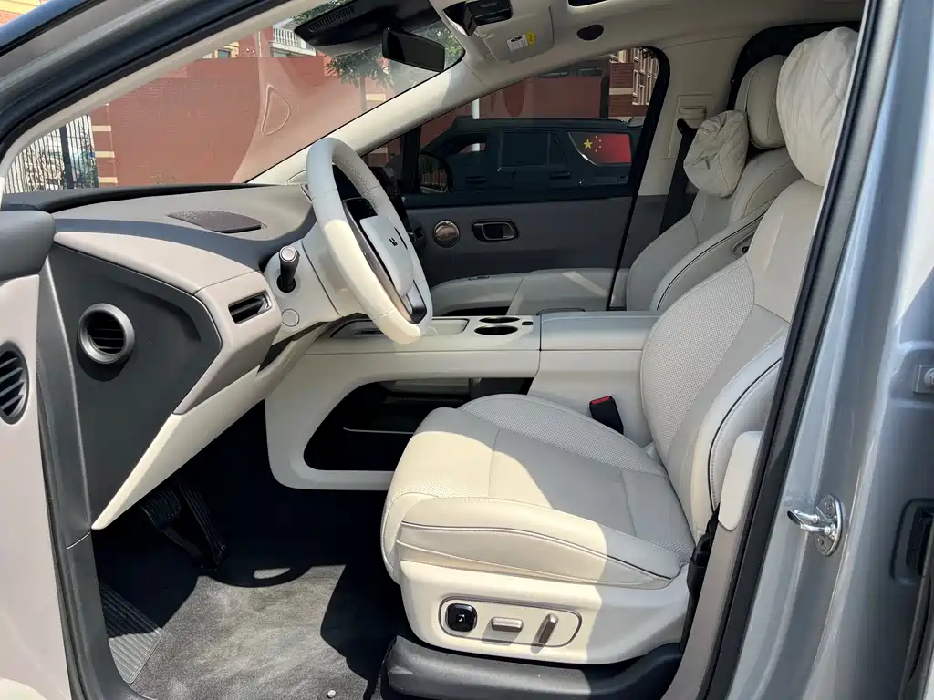 Li Auto i8 2025 Standard