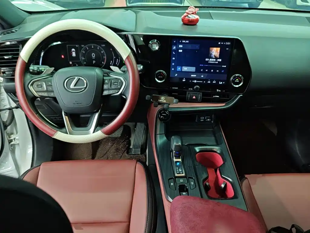 Lexus NX — миниатюра 10