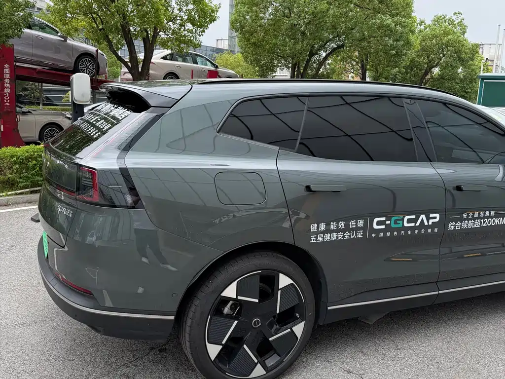 Volvo гибрид Volvo XC70 plug-in — миниатюра 8