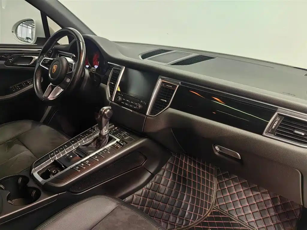 Porsche Macan — миниатюра 3