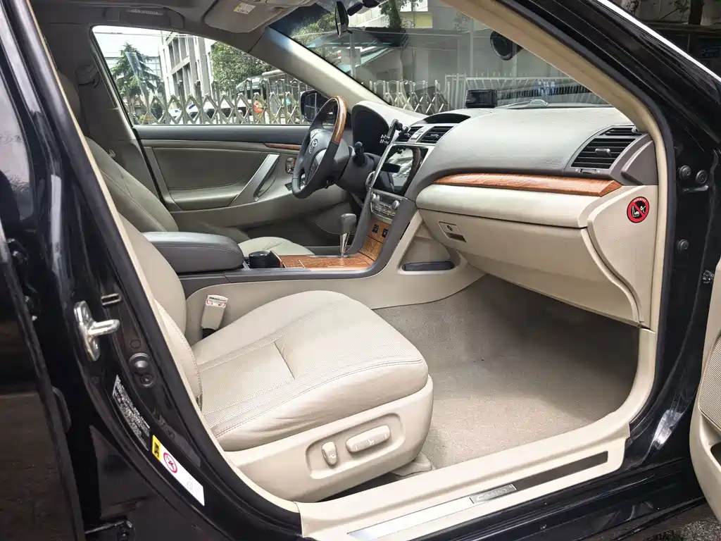 Toyota Camry — миниатюра 23