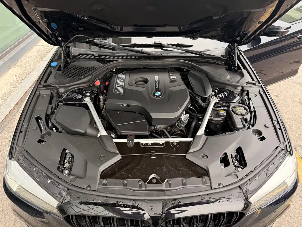 BMW 5 Series — миниатюра 8