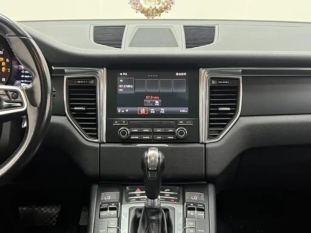 Porsche Macan — миниатюра 13