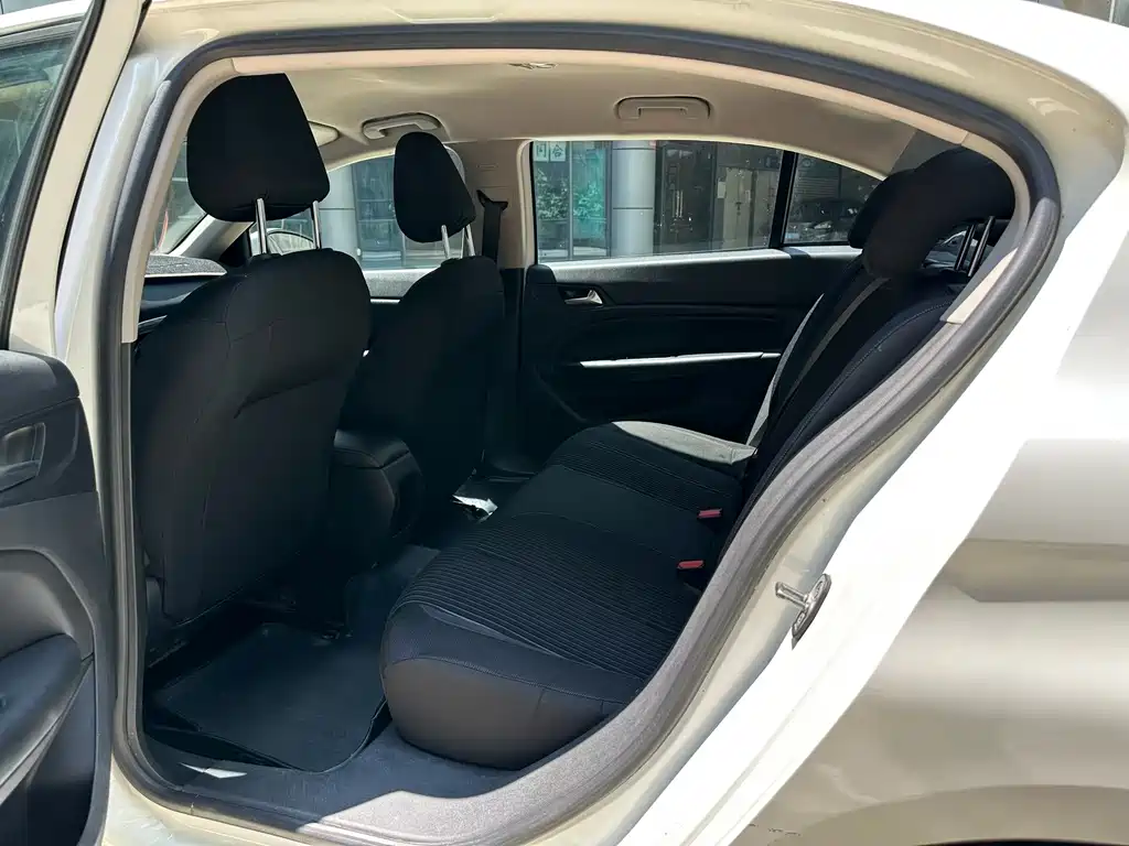 Peugeot 408 — миниатюра 9
