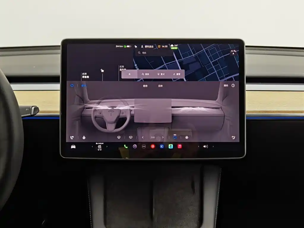 Tesla Model Y — миниатюра 12