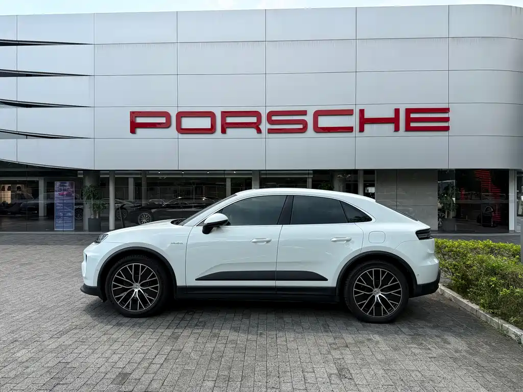Porsche Macan EV — миниатюра 4