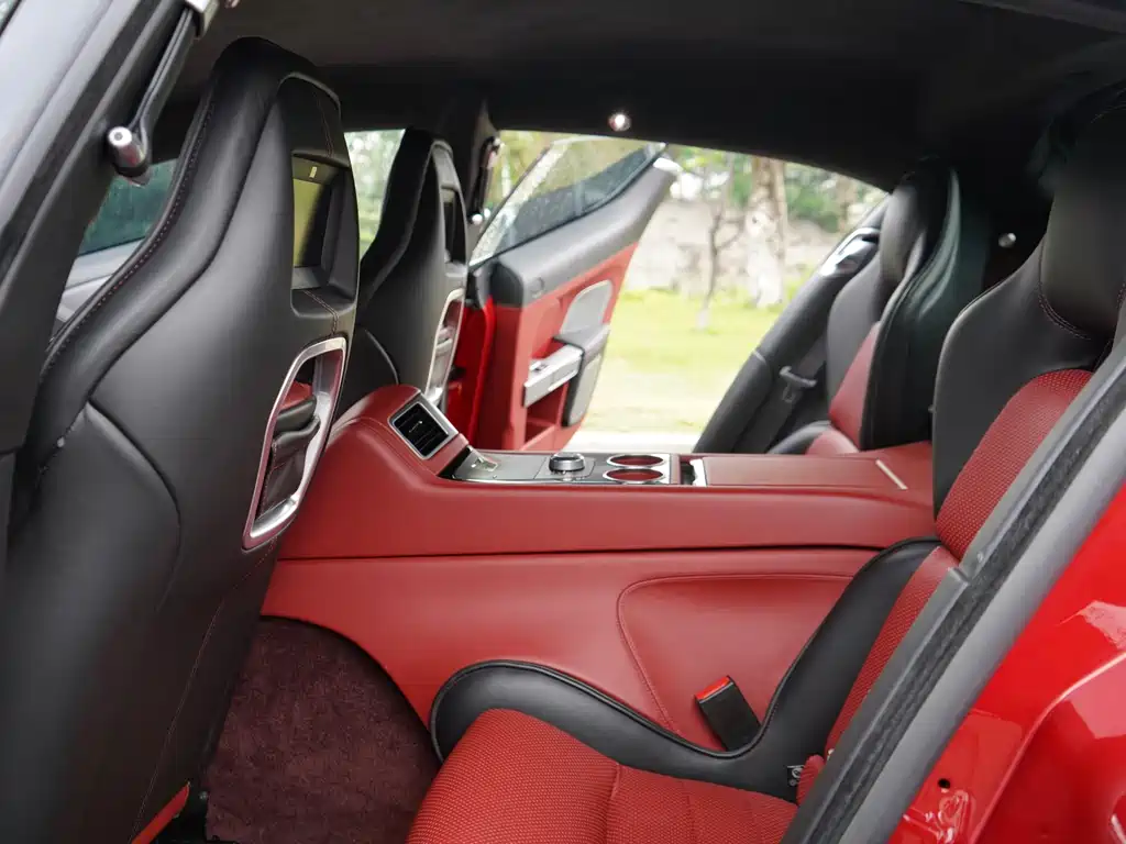 Aston Martin Rapide — миниатюра 14