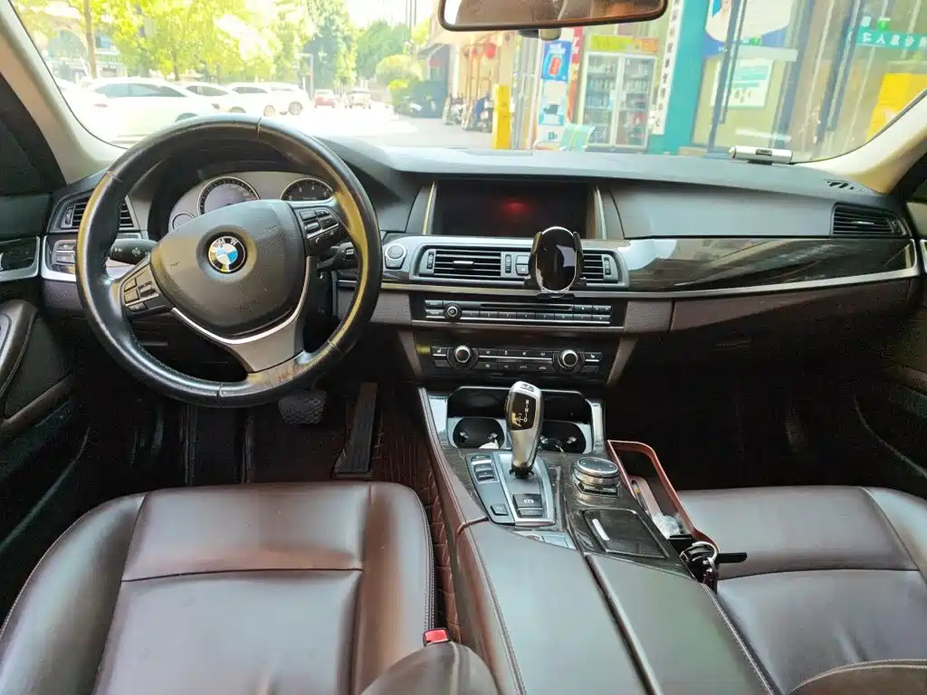 BMW 5 Series — миниатюра 5