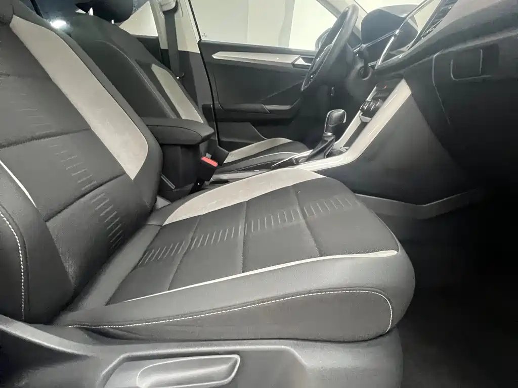 VOLKSWAGEN T ROC EXPLORING SONGS